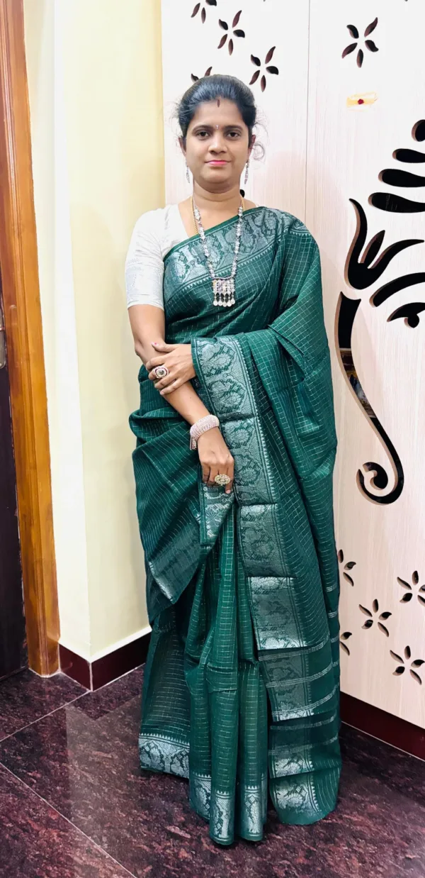 Madurai sungudi cotton Silver Zari Check Self Saree - Dark Green