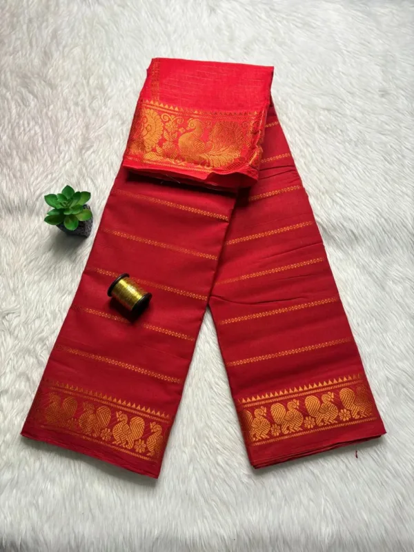 Madurai sungudi cotton Veludhari Small Self border - Red