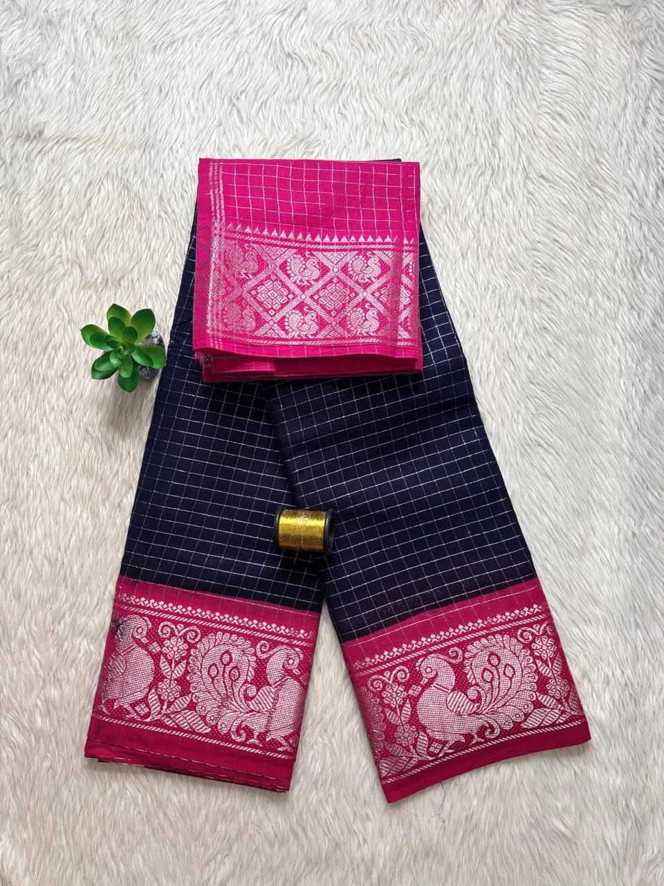 Madurai sungudi cotton Silver Zari Check Contrast - Dark blue with pink