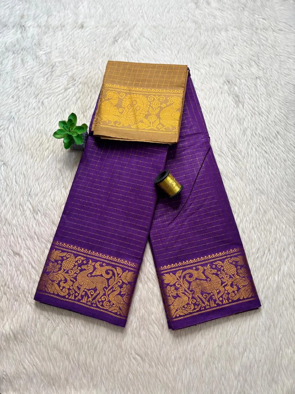 Madurai sungudi cotton Zari Check self -Lavender