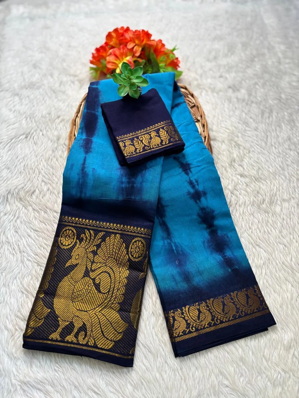 Madurai sungudi cotton saree shibori tie and dye - Light Blue colour
