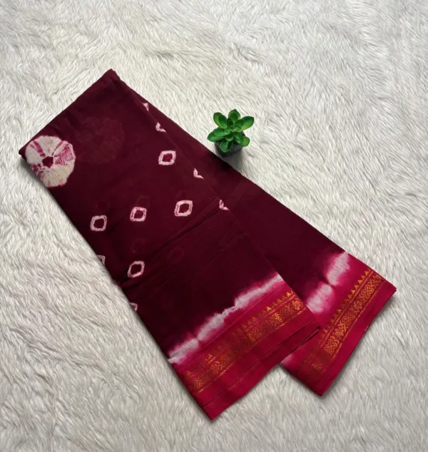 Madurai Sungudi Bandhini Soft cotton Sarees - Maroon with Red -Bandhini
