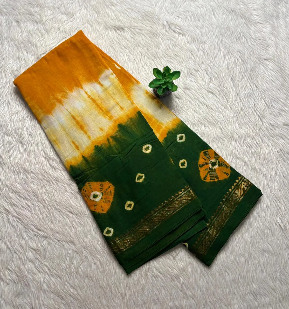 Madurai Sungudi Bandhini Soft cotton Sarees - Yellow with Green -Bandhini