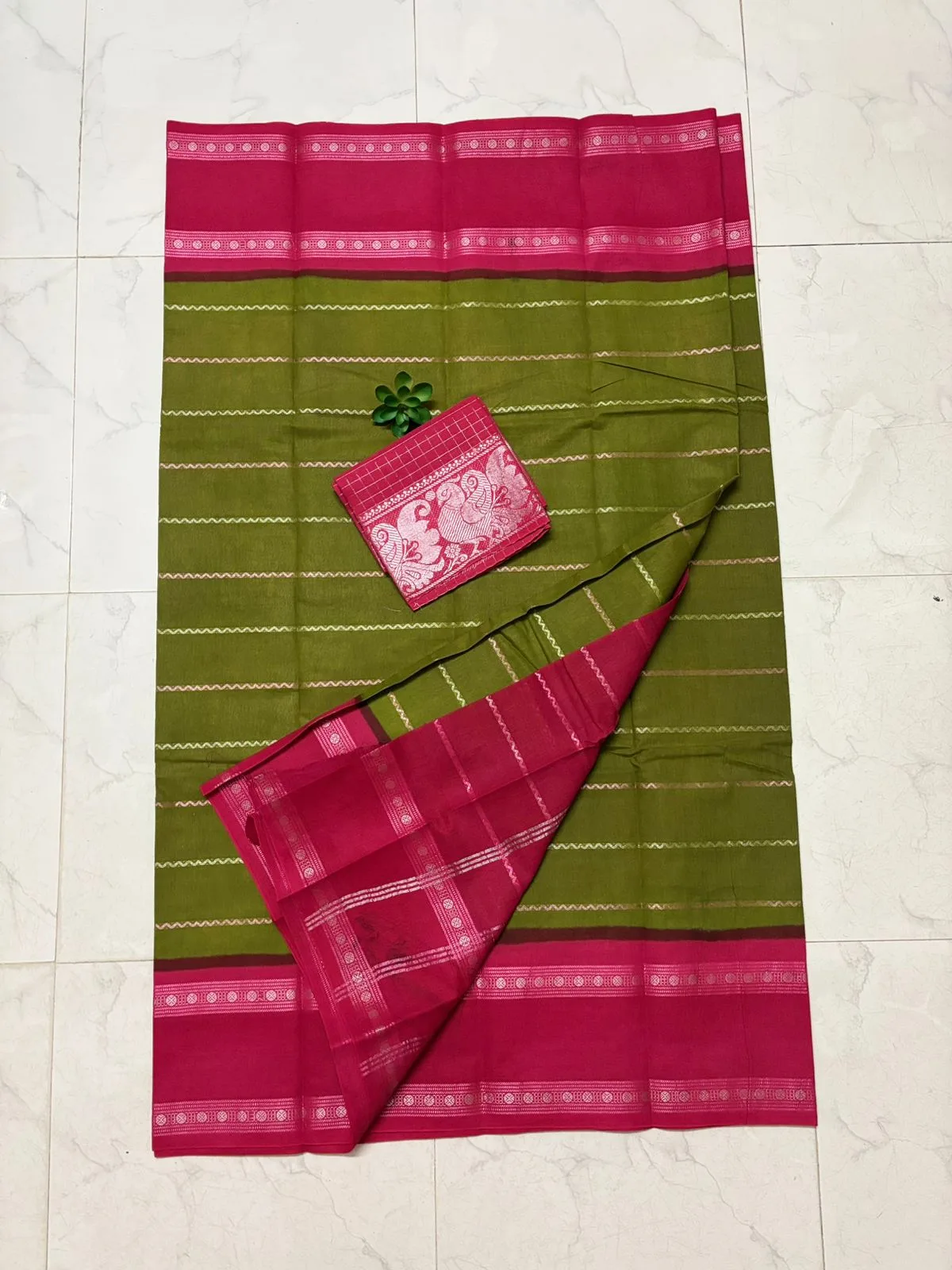 Madurai sungudi cotton Silver zari veludhari retta petta border saree - Mehandi green with pink