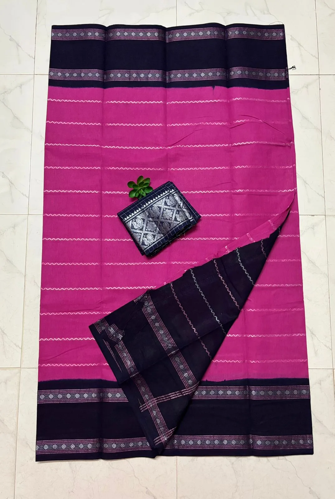 Madurai sungudi cotton Silver zari veludhari retta petta border saree - Pink with blue