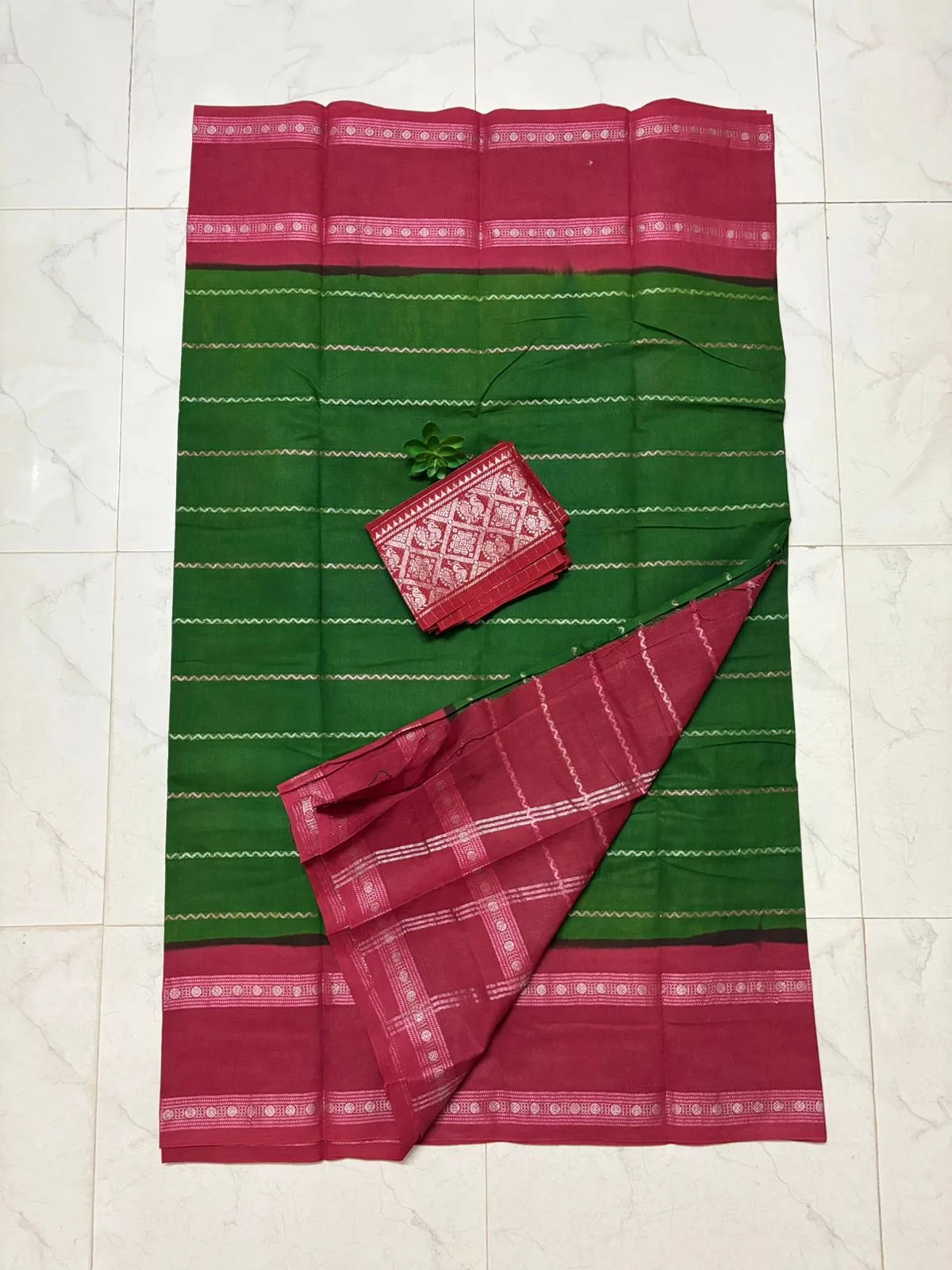 Madurai sungudi cotton Silver zari veludhari retta petta border saree - Green with red