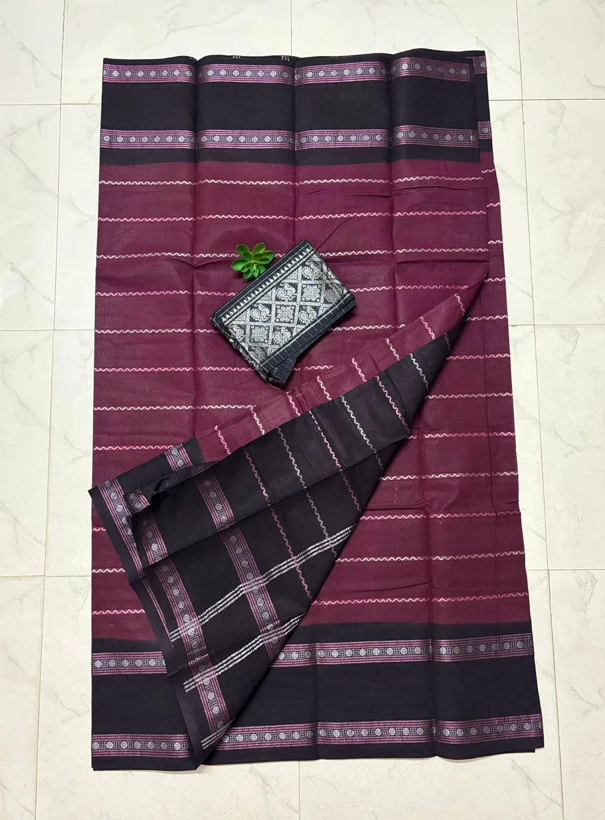 Madurai sungudi cotton Silver zari veludhari retta petta border saree - Maroon with black