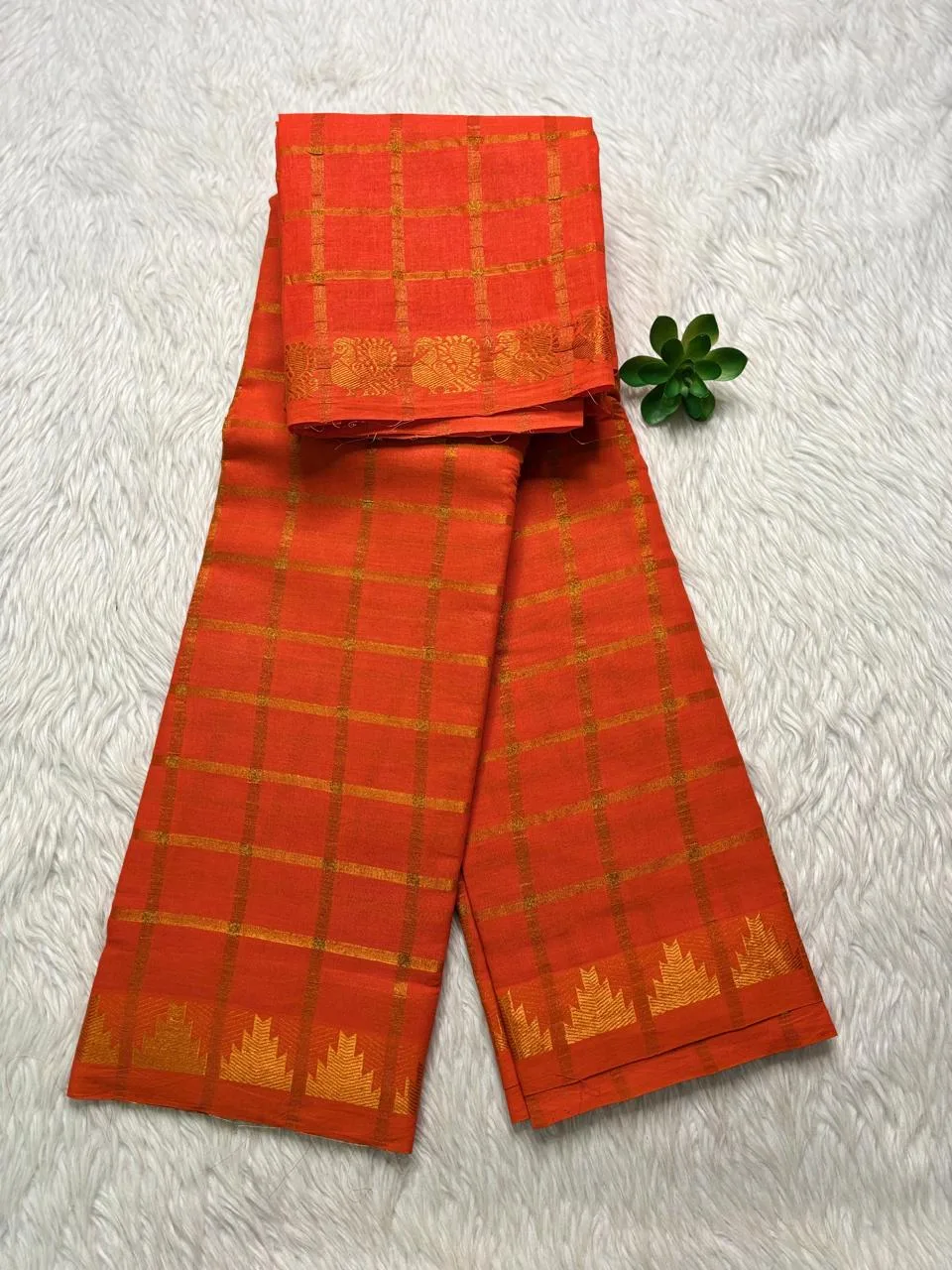 Sungudi Cotton Vanaja Self Checked Saree - Fanta Orange