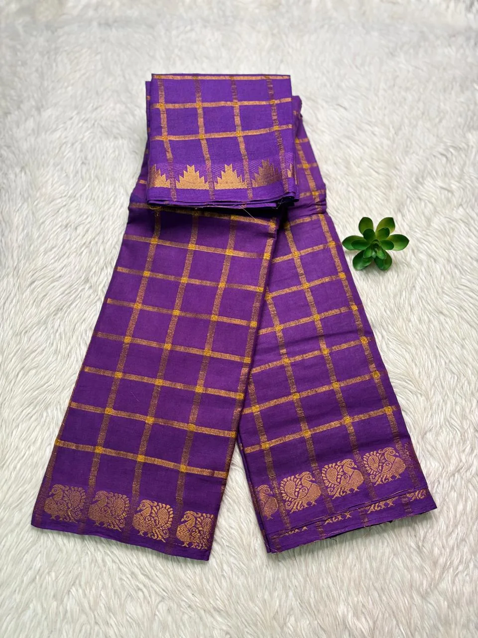 Sungudi Cotton Vanaja Self Checked Saree - Lavender