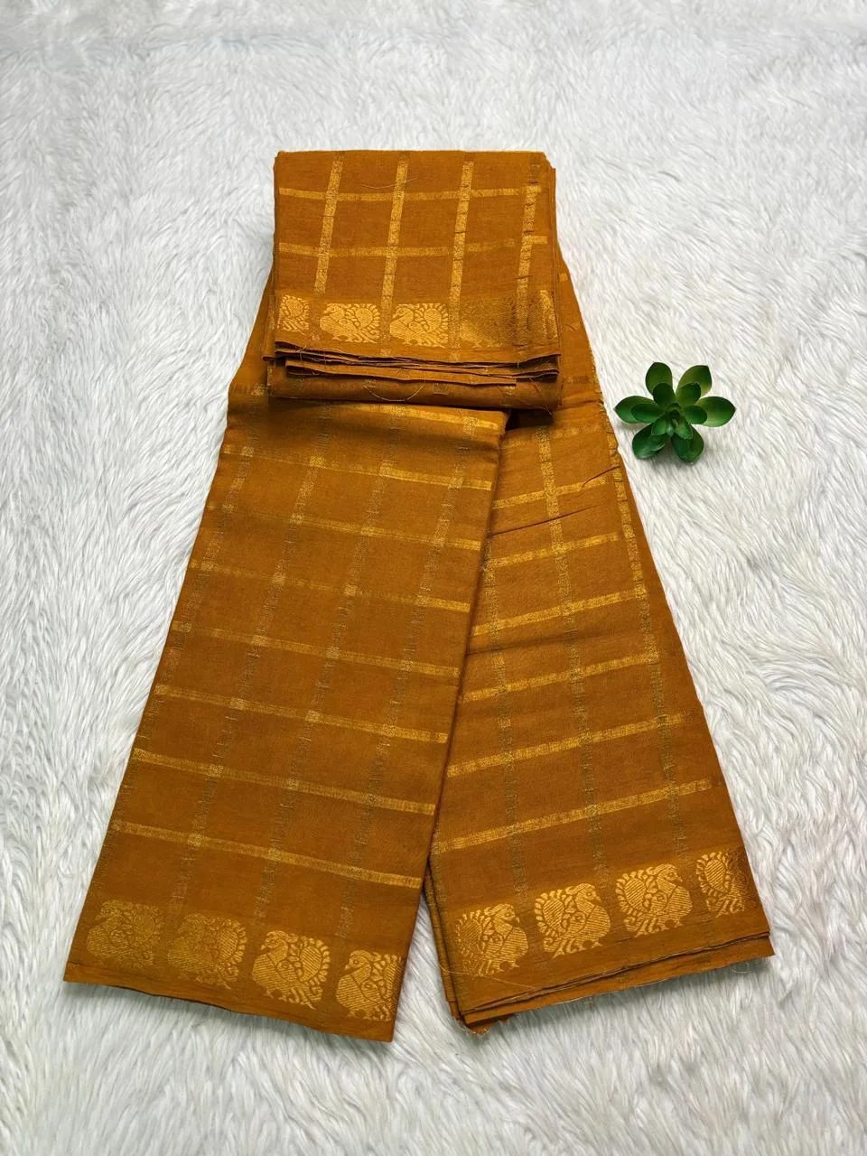 Sungudi Cotton Vanaja Self Checked Saree - Mustard yellow