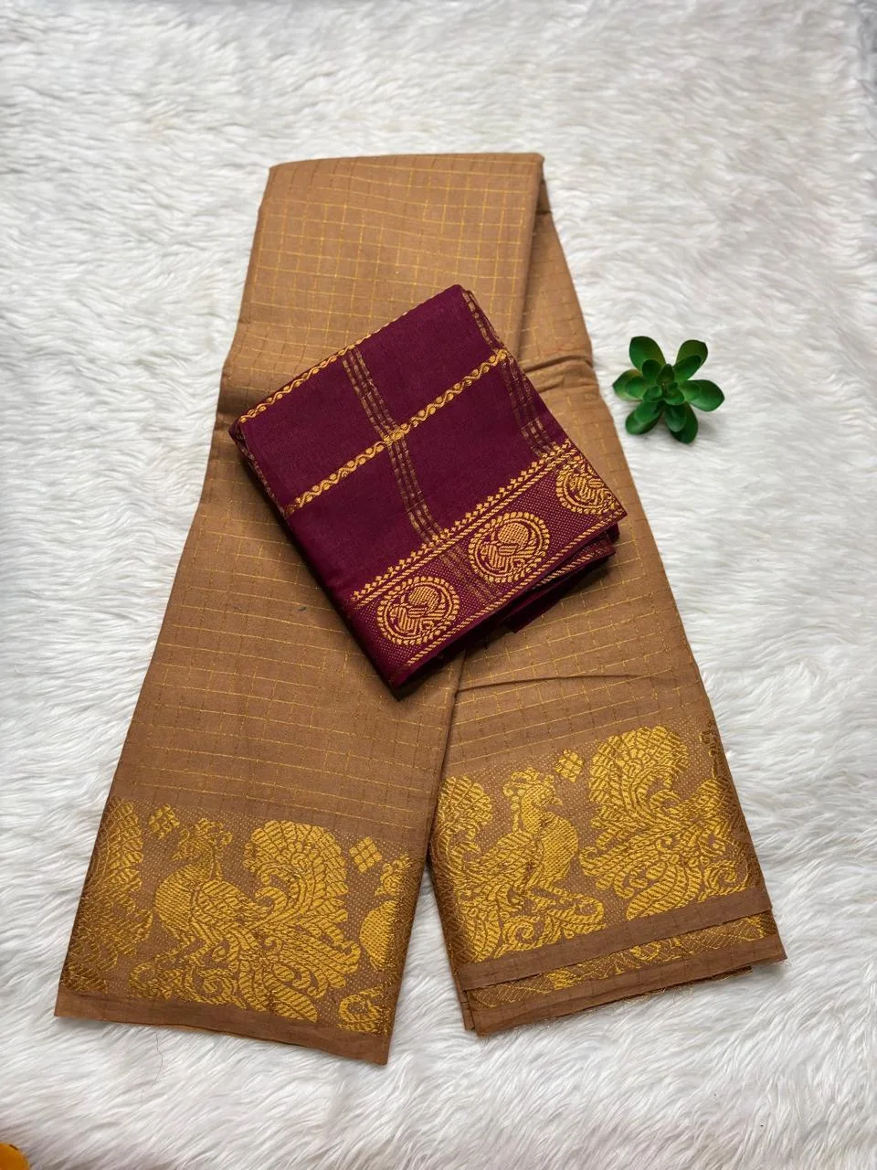 Madurai Sungudi Cotton Self Zari Checked - Biscuit - Self Zari Gold