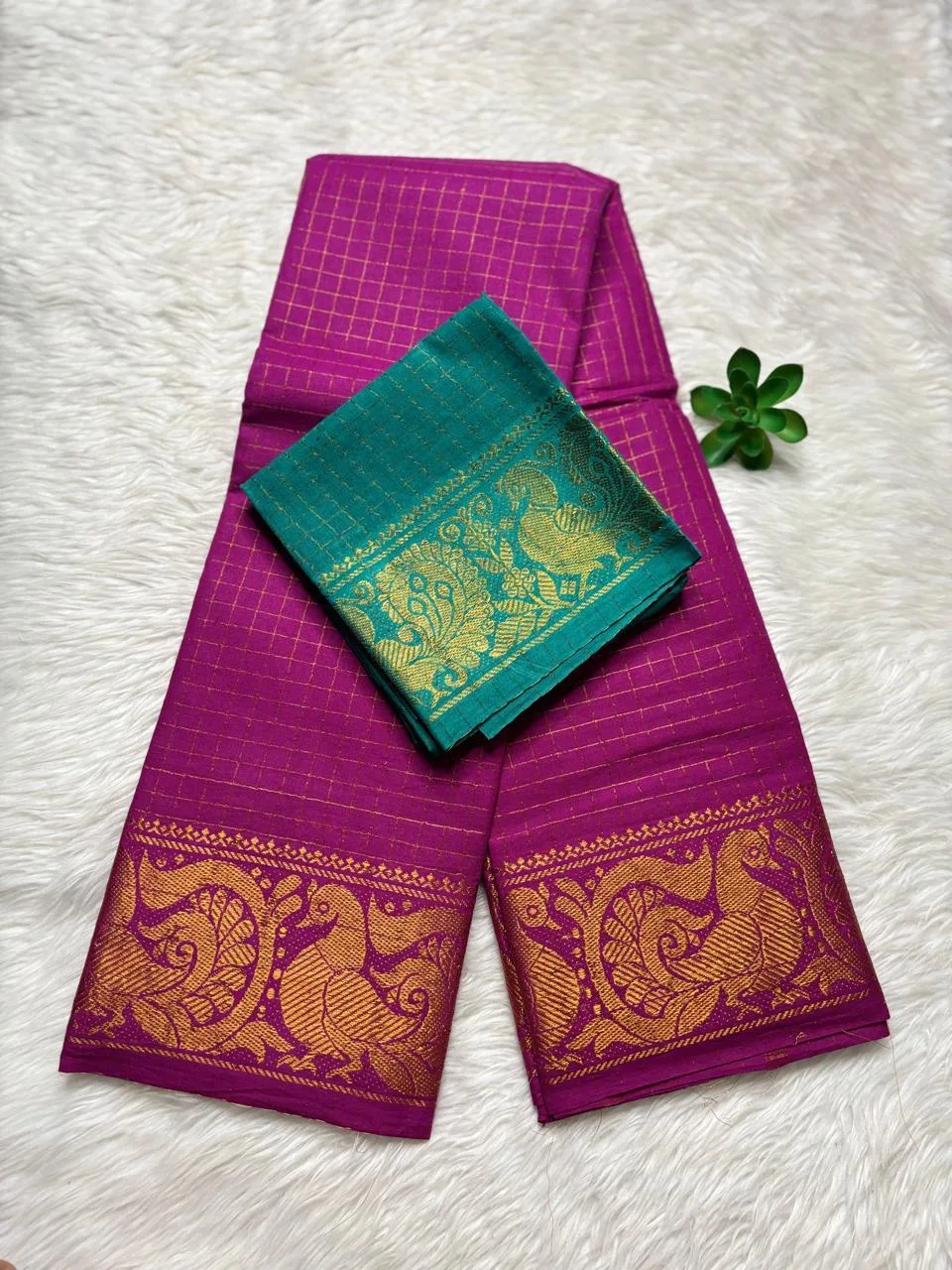 Madurai Sungudi Cotton Self Zari Checked - Mejanta pink - Self Zari Gold