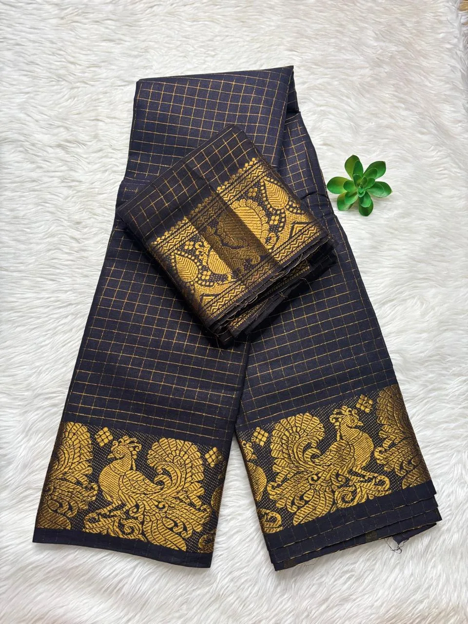 Madurai Sungudi Cotton Self Zari Checked - Black(Black blouse) - Self Zari Gold