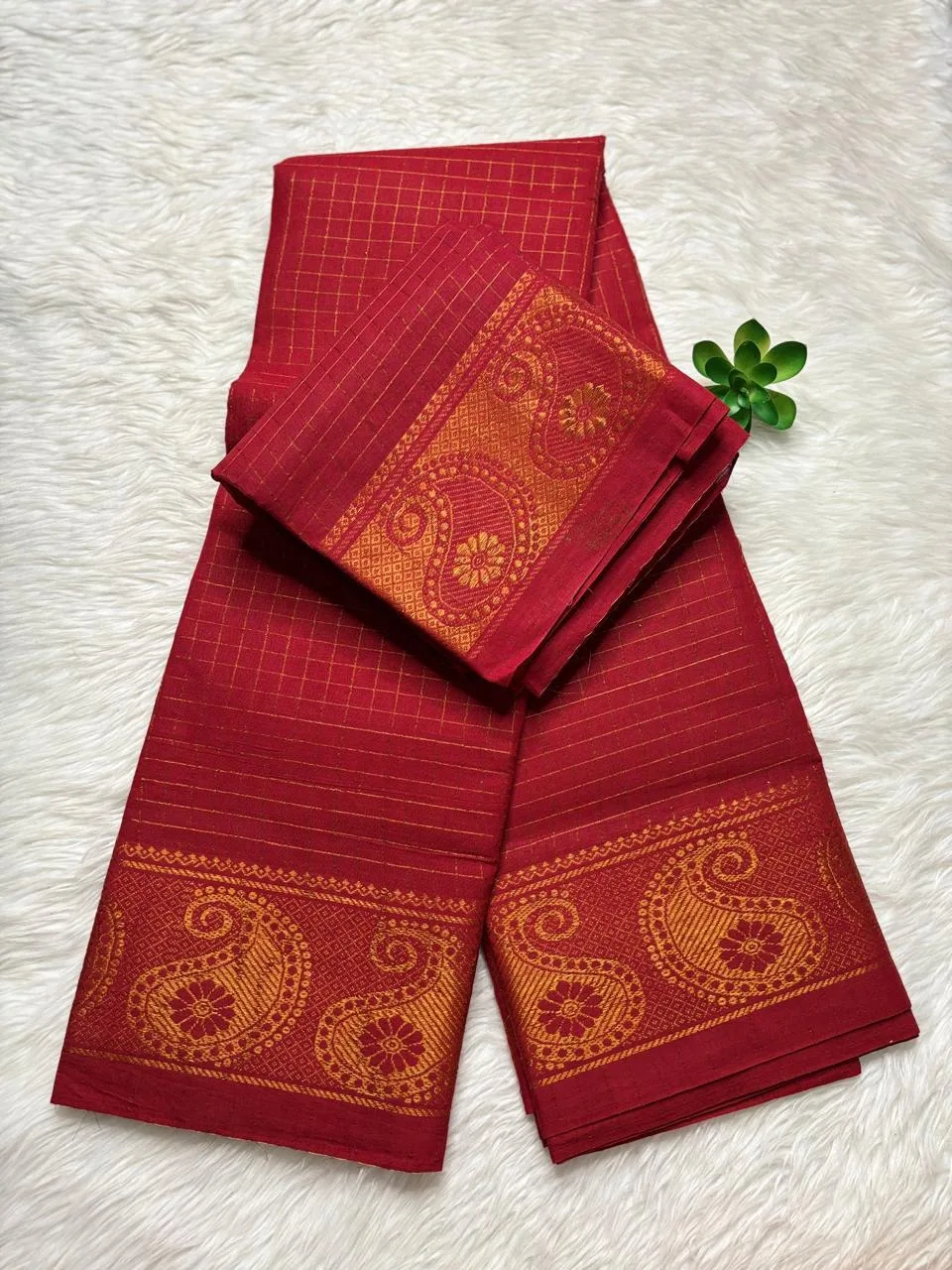 Madurai Sungudi Cotton Self Zari Checked - Red - Self Zari Gold
