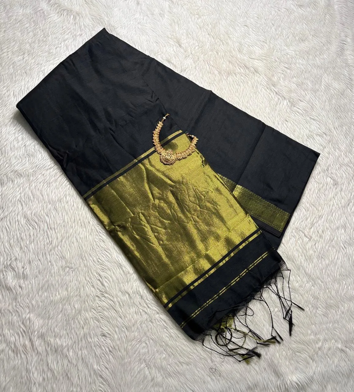 Maheswari silk cotton sarees with running blouse-Black