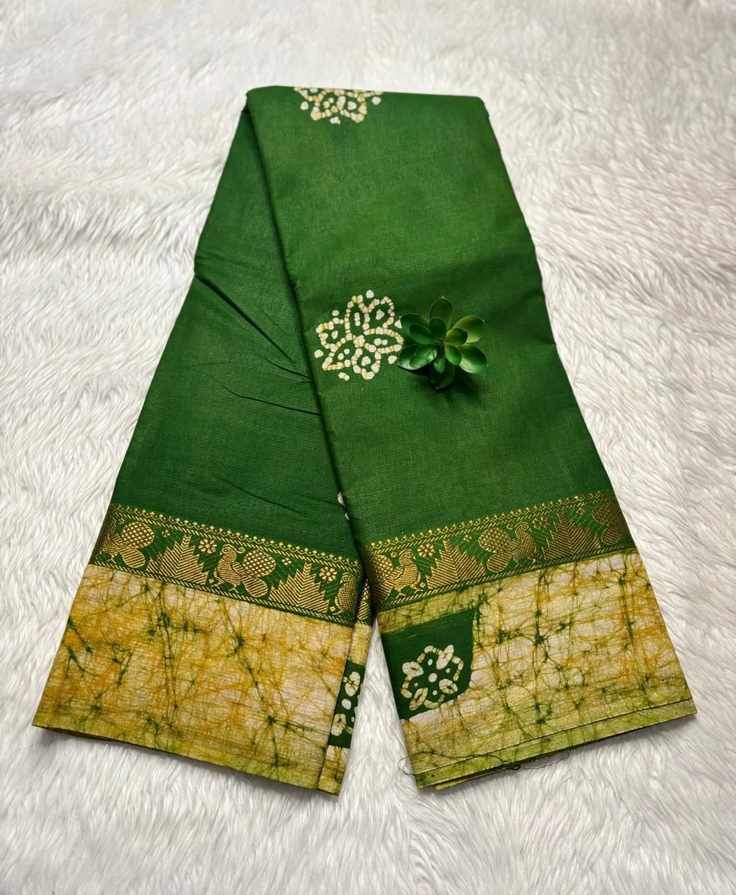 Madurai Sungudi 100 Count Wax print Sarees - Light green - Wax print