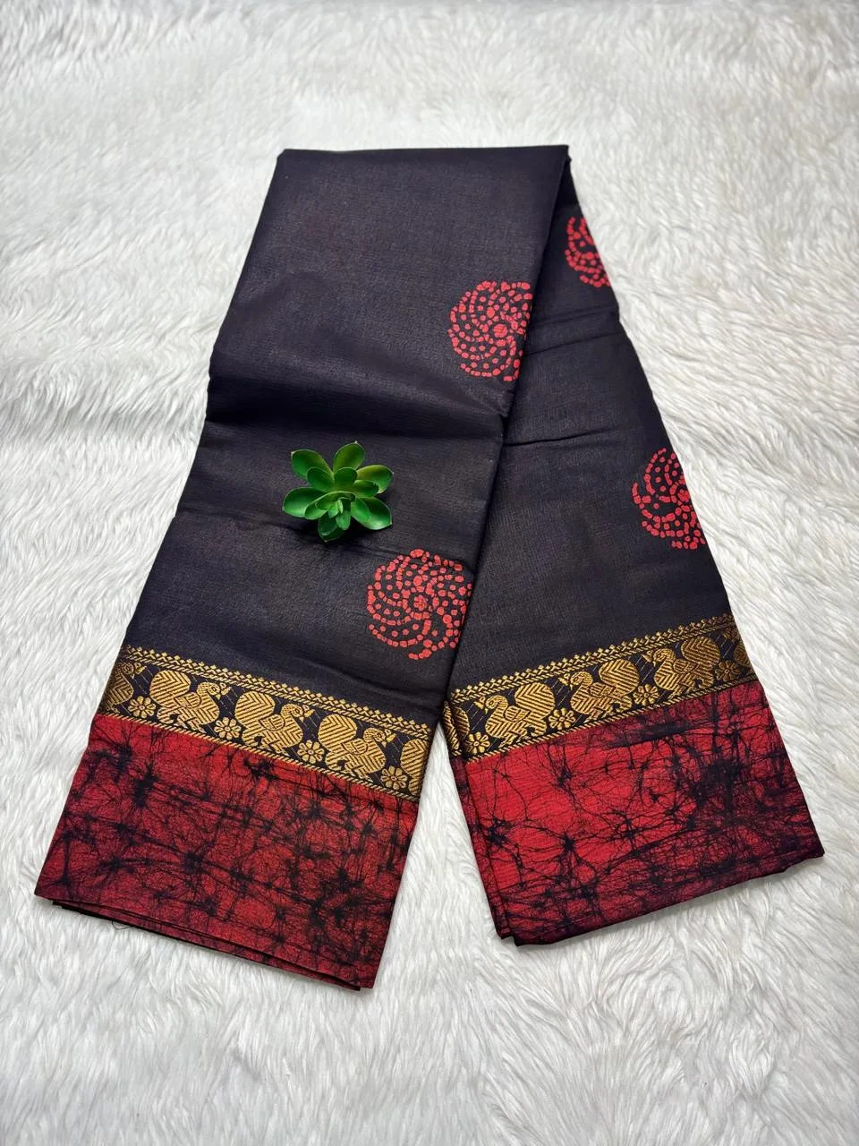Madurai Sungudi 100 Count Wax print Sarees - Black - Wax print