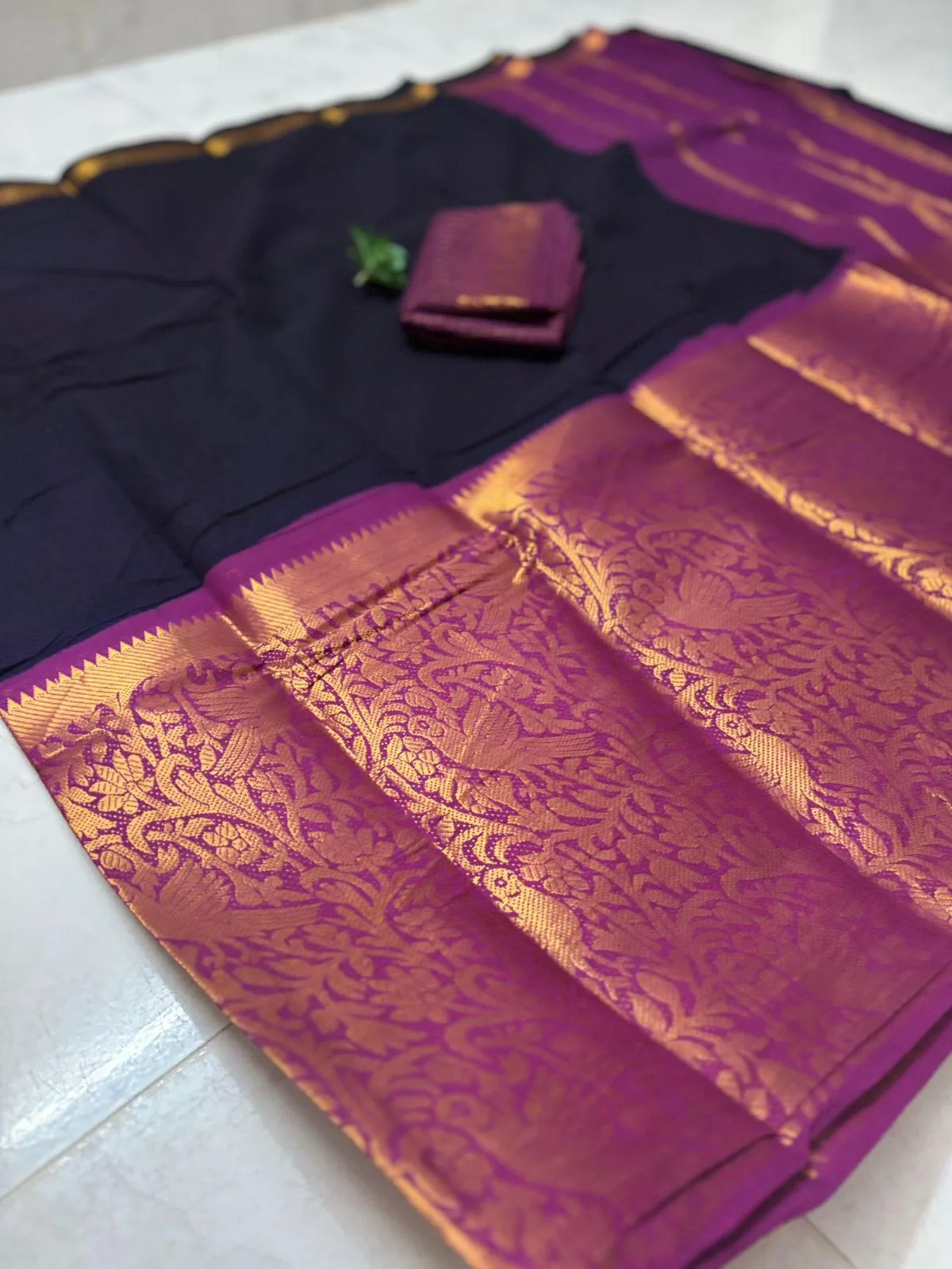 Sungudi Cotton Sarees - Vaseegara design 19 inch border - Navy blue with Lavender2