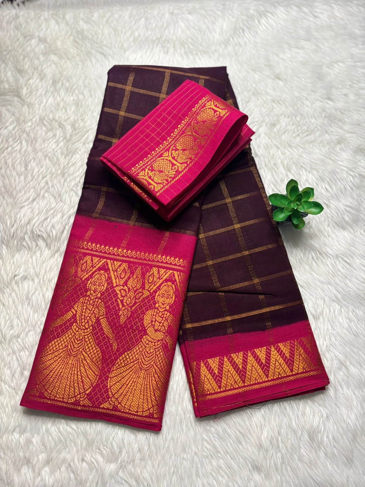 Madurai sungudi cotton Doll border Saree - Maroon with Rani pink