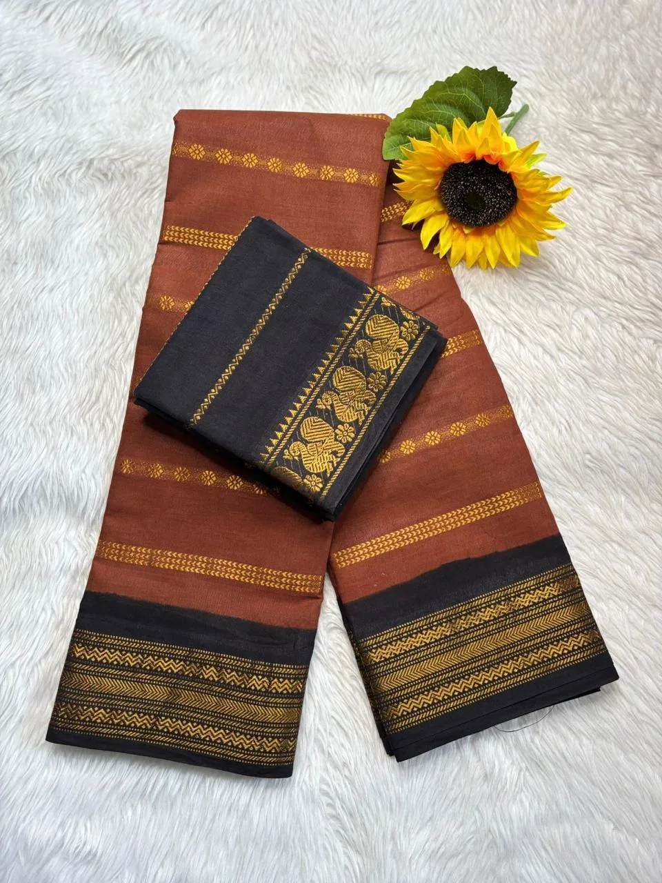Madurai Sungudi cotton Veludhari contrast border Saree- Brown with Black