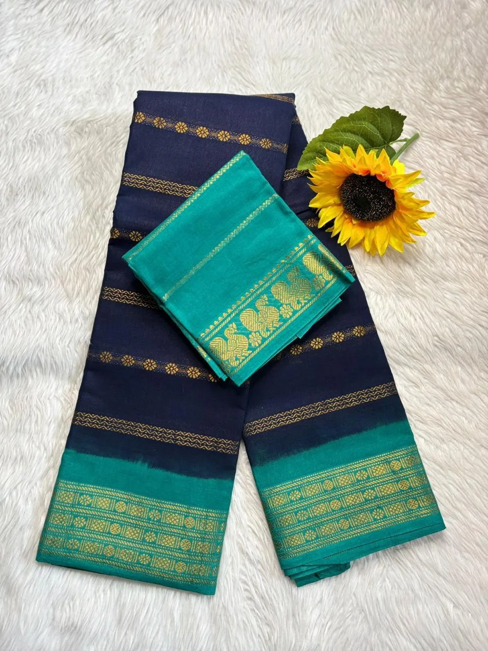 Madurai Sungudi cotton Veludhari contrast border Saree- Blue with Silver Green
