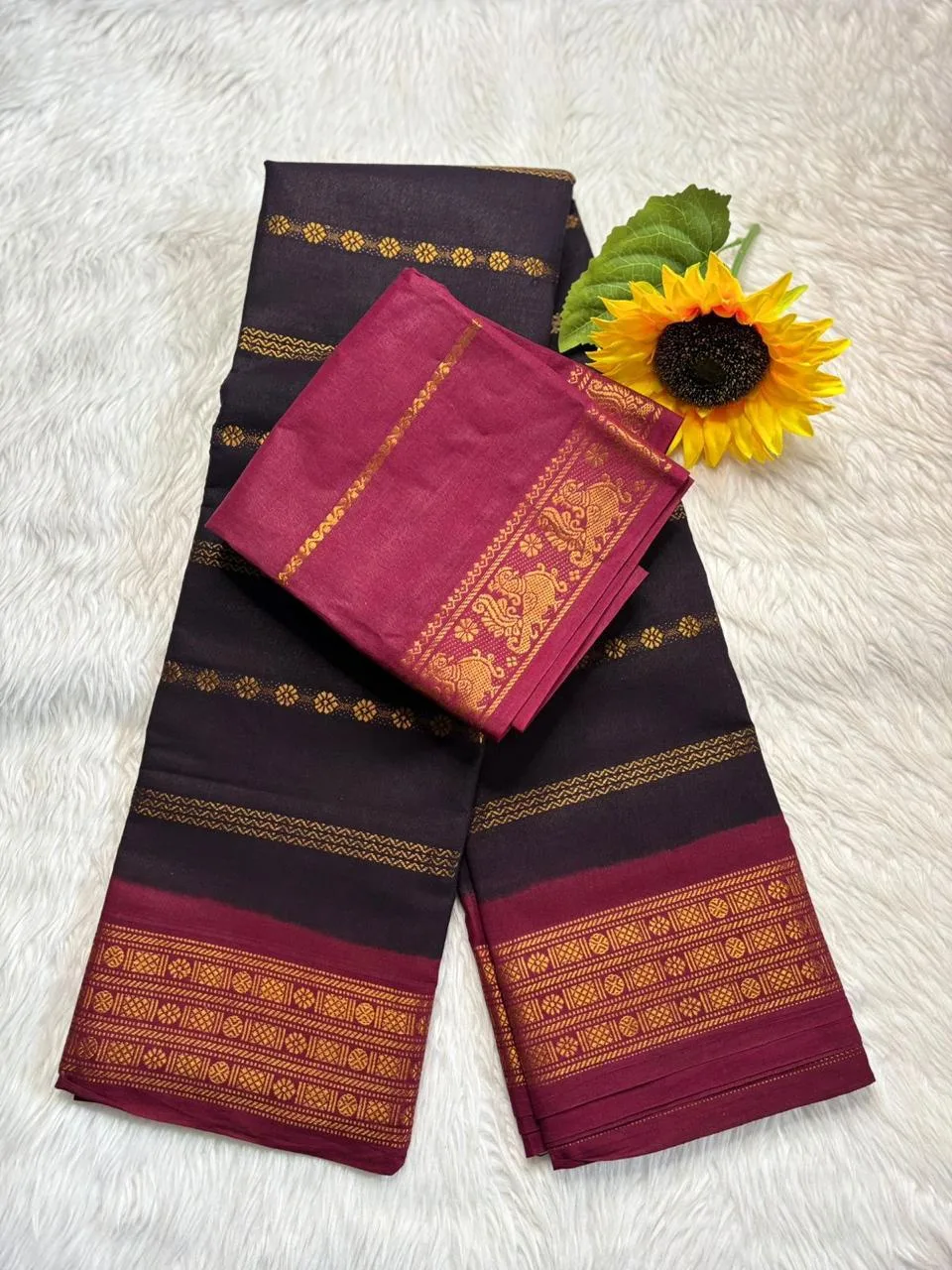 Madurai Sungudi cotton Veludhari contrast border Saree- Black with Maroon