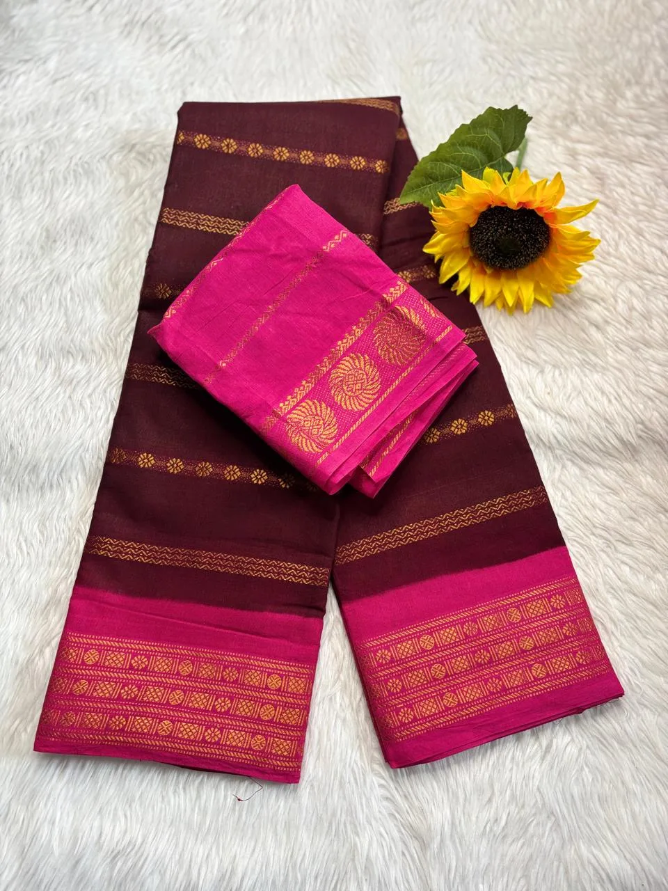 Madurai Sungudi cotton Veludhari contrast border Saree- Maroon with pink