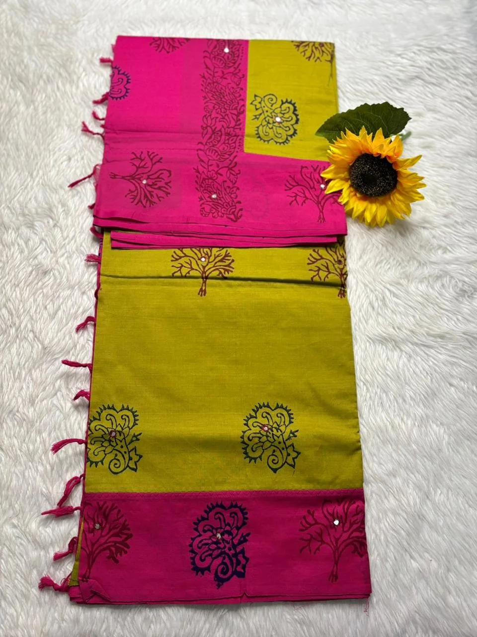 Acrylic print blended cotton sarees with mirror work - Green (Running blouse)