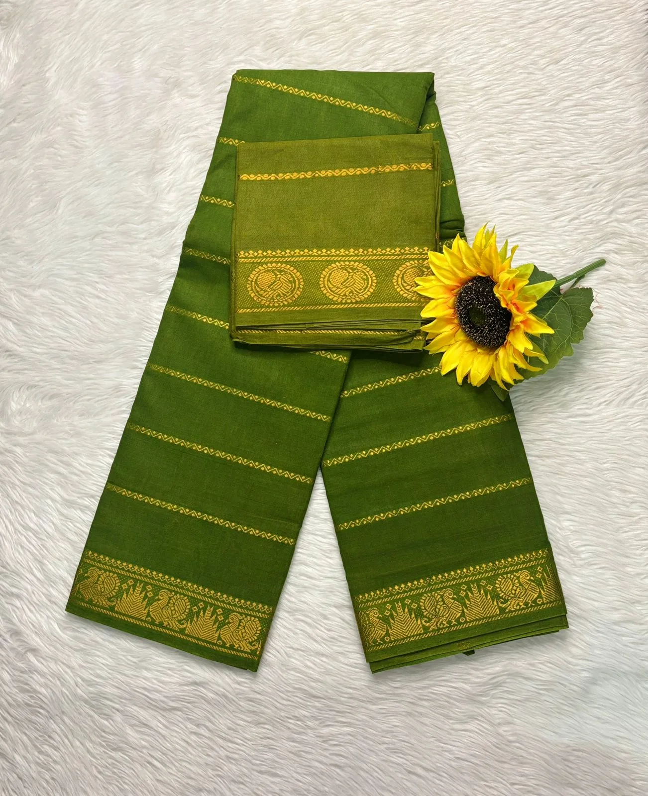 Madurai sungudi cotton Veludhari Small Self border -Mehandi Green