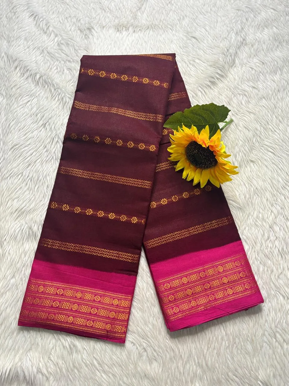 Madurai Sungudi Cotton Veludhari Contrast Border with running blouse - Maroon with pink