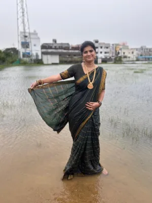 Madurai sungudi cotton Veludhari Small Self border -Bottle green