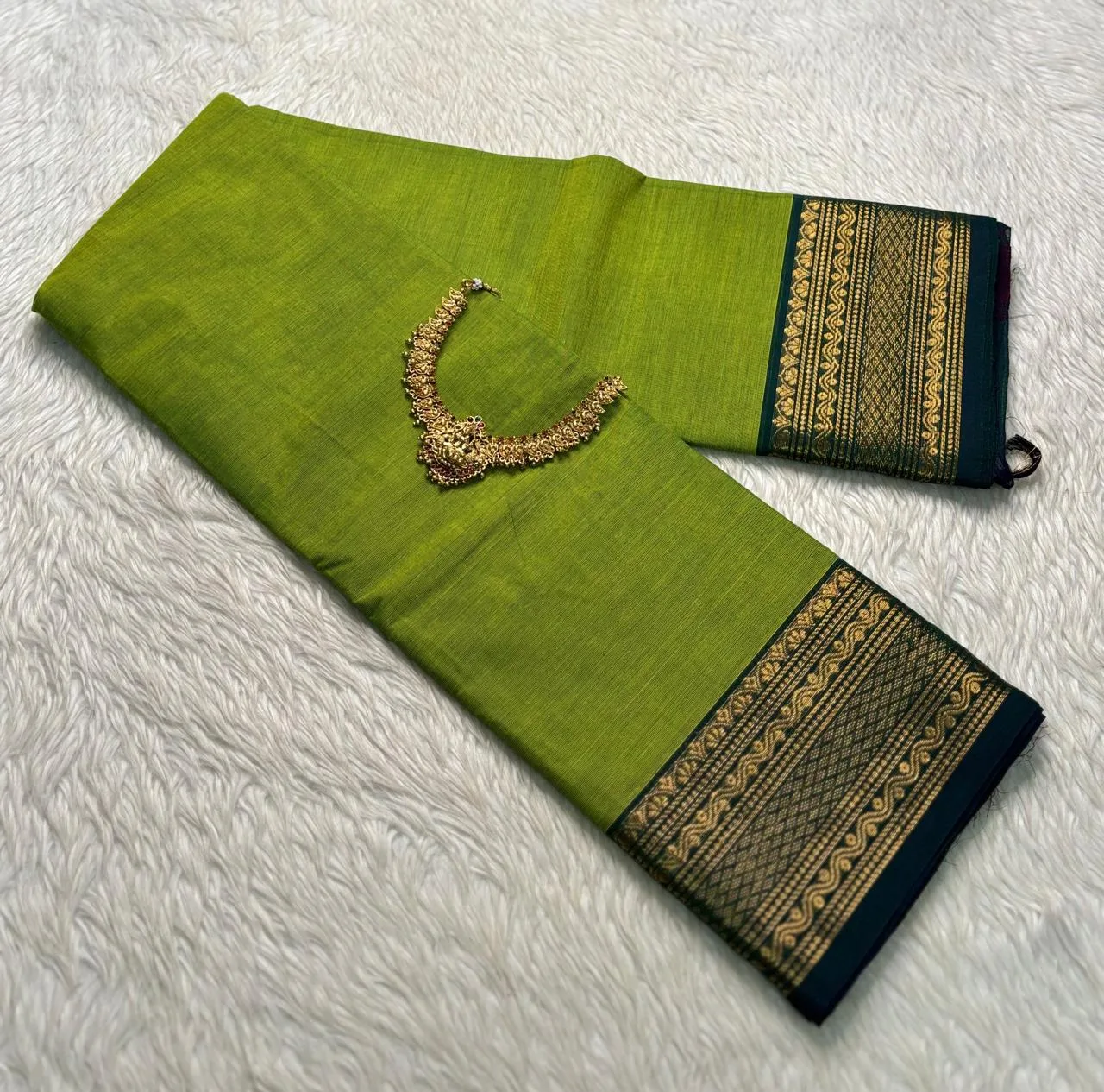 Kanchi cotton saree with small Border with Running Blouse - Kanchi cotton -Parrot Green with Bottle Green