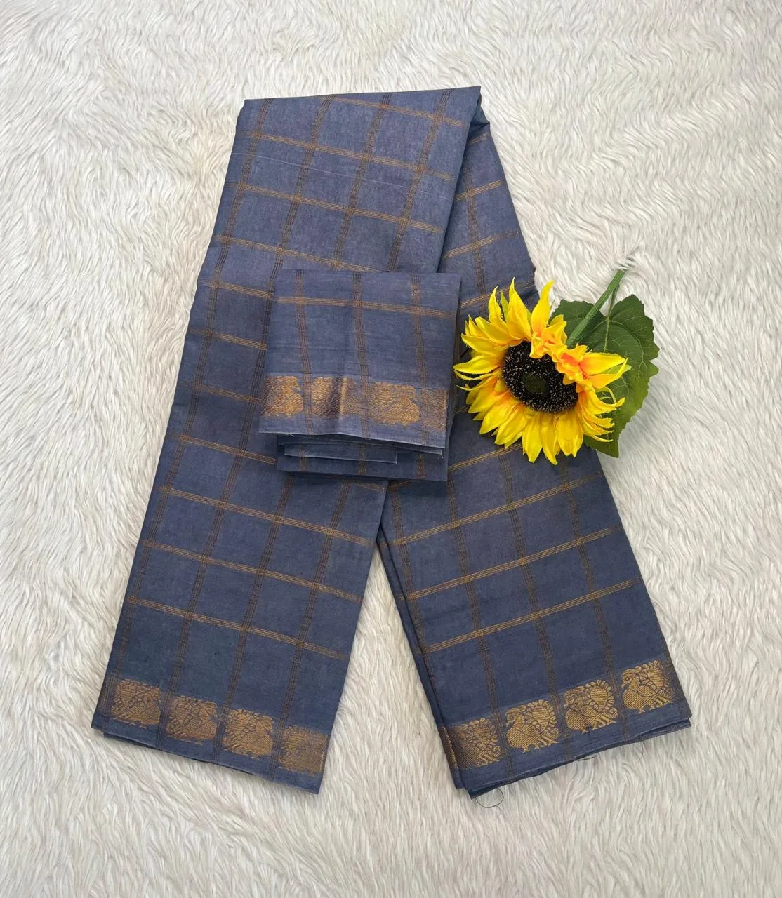 Madurai Sungudi Cotton Pavithra checked Saree With Blouse - Ash