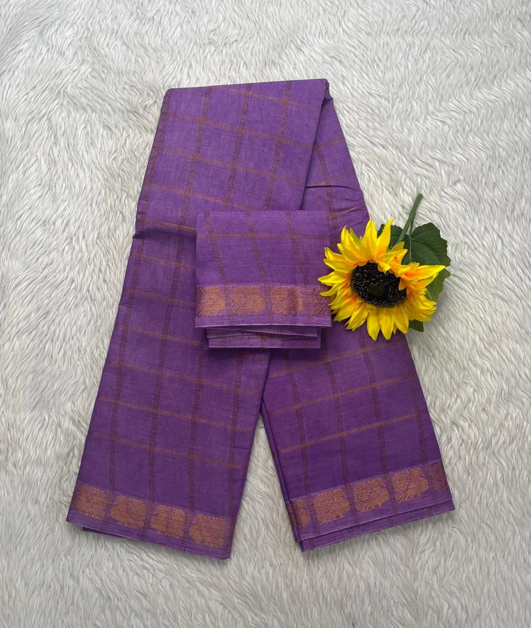 Madurai Sungudi Cotton Pavithra checked Saree With Blouse - Light Lavender