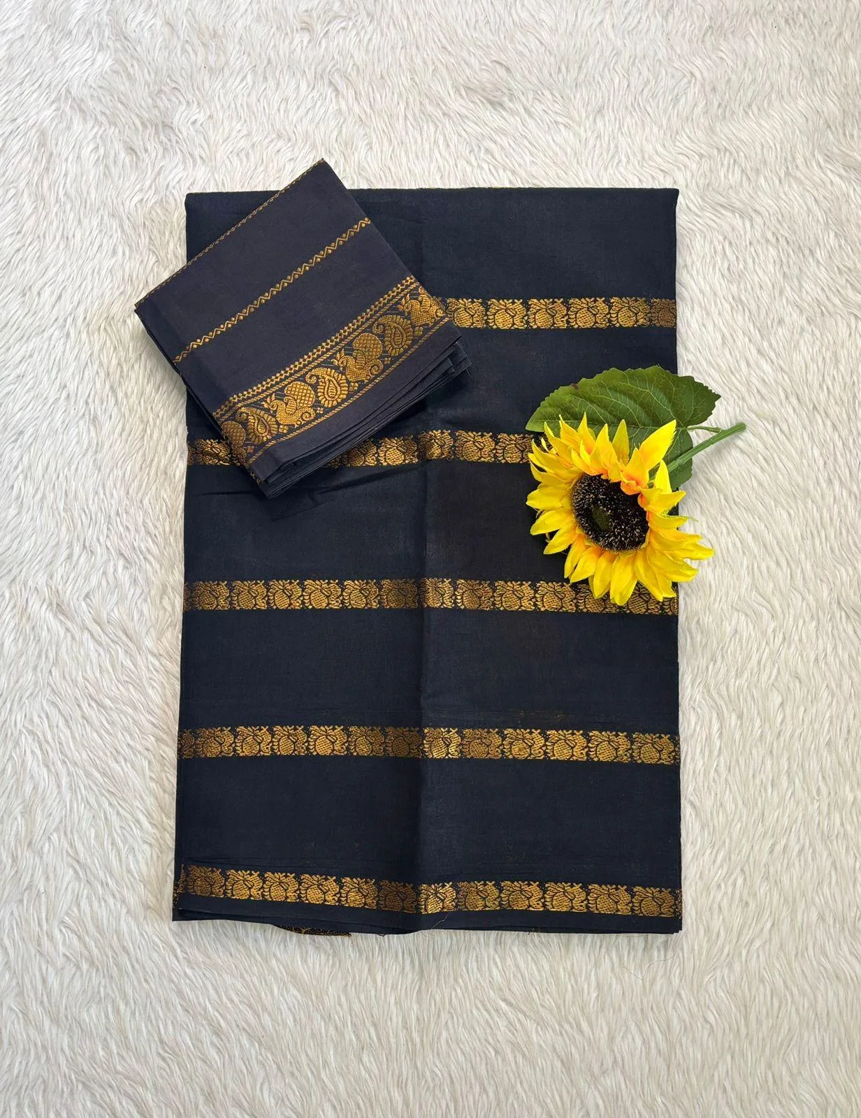 Madurai Sungudi Cotton Veludhari with blouse -Sungudi peacock Black
